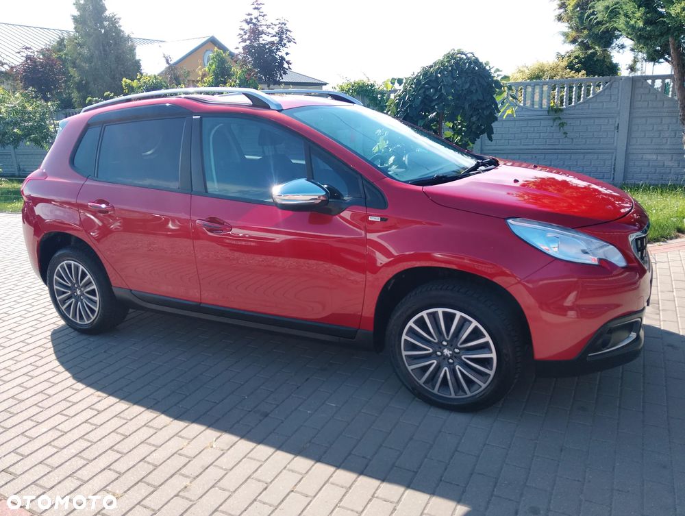 Peugeot 2008 1.2 Pure Tech Style S&S - 10