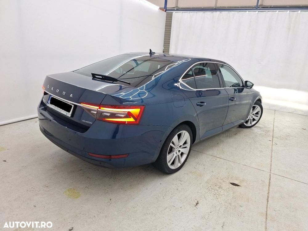 Skoda Superb Combi 2.0 TDI DSG Style - 2