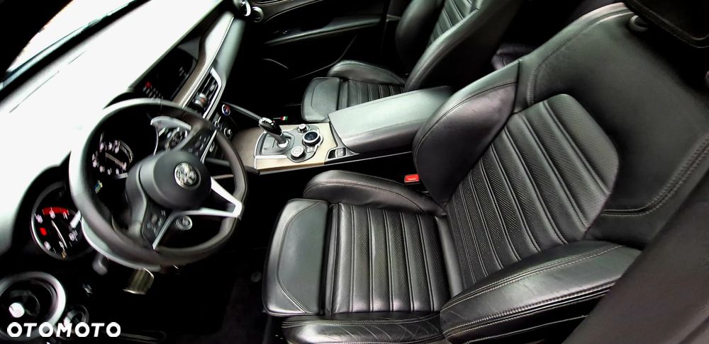 Alfa Romeo Stelvio 2.0 Turbo 16V AT8-Q4 Ti - 10