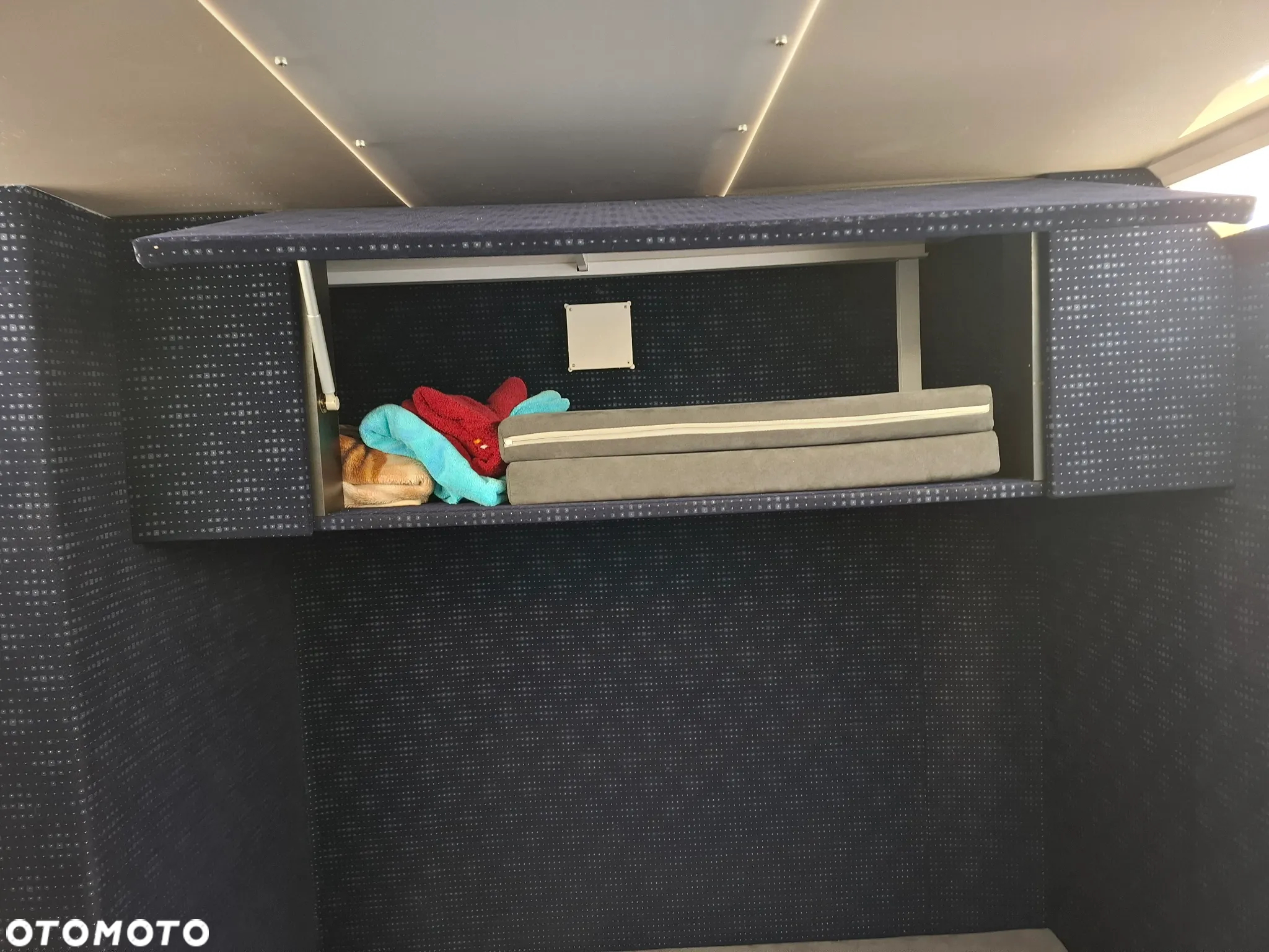 Mercedes-Benz Sprinter - 12