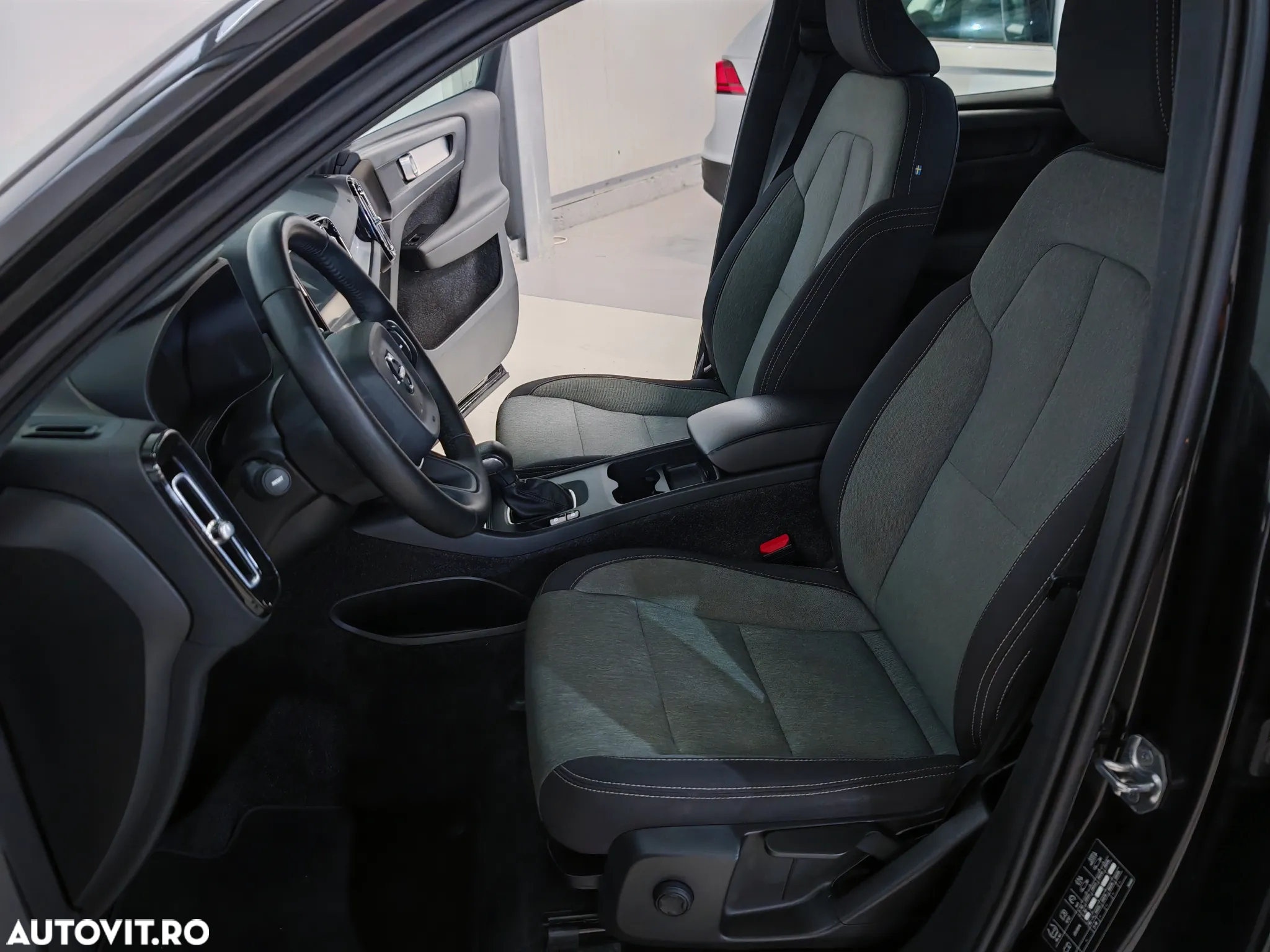 Volvo XC 40 T2 Momentum - 9