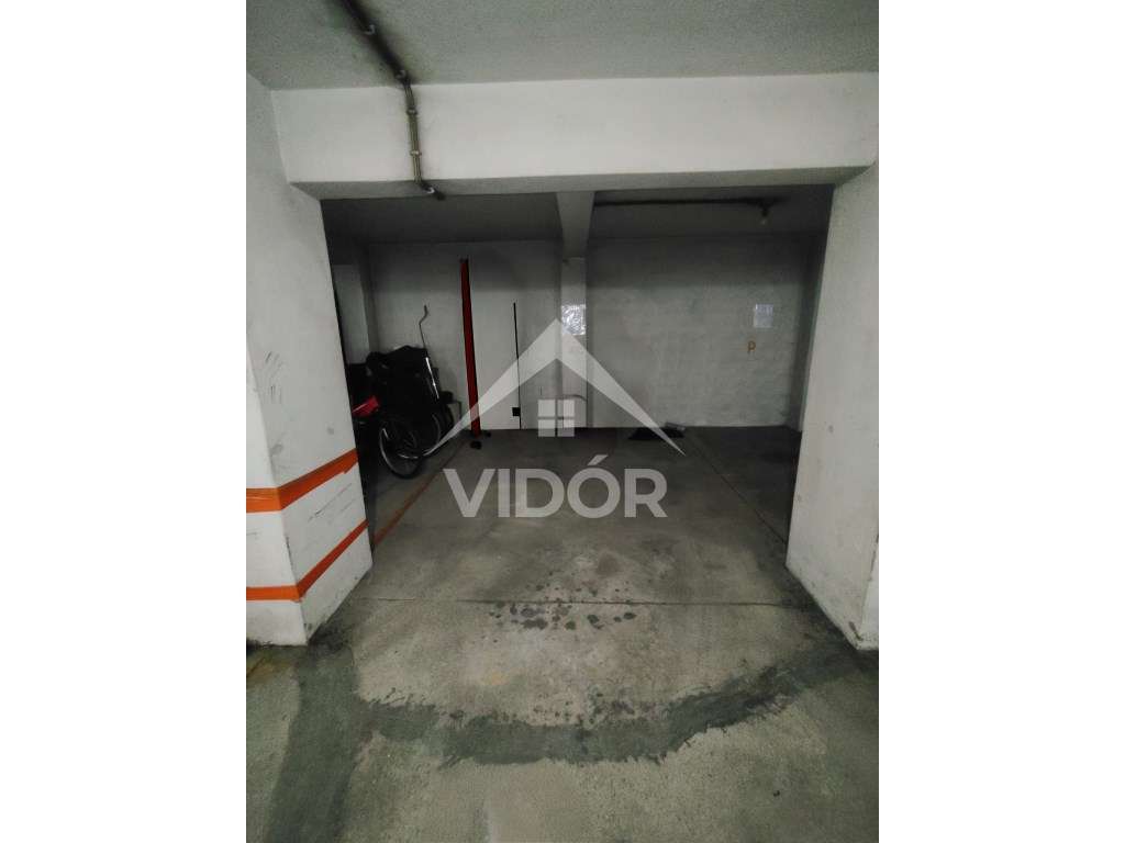 Garagem Carro junto a Circunvalação - Grande imagem: 3/3