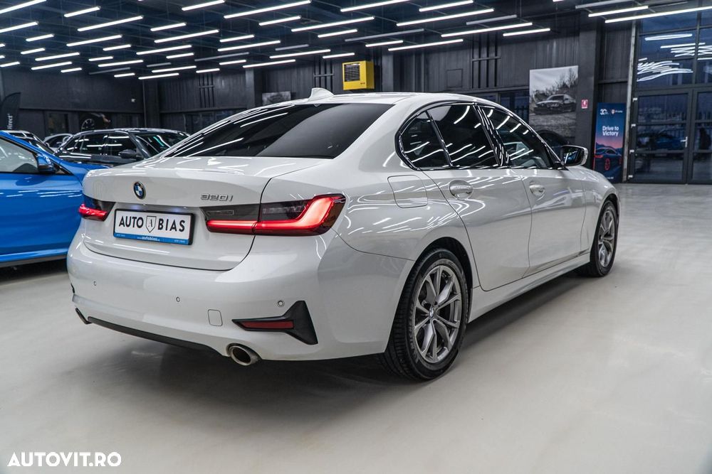 BMW Seria 3 320i Aut. Sport Line - 7