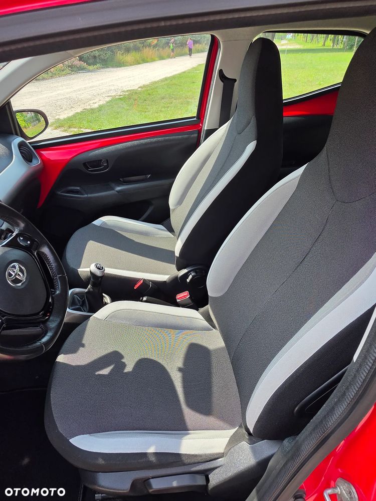 Toyota Aygo x-play touch - 17