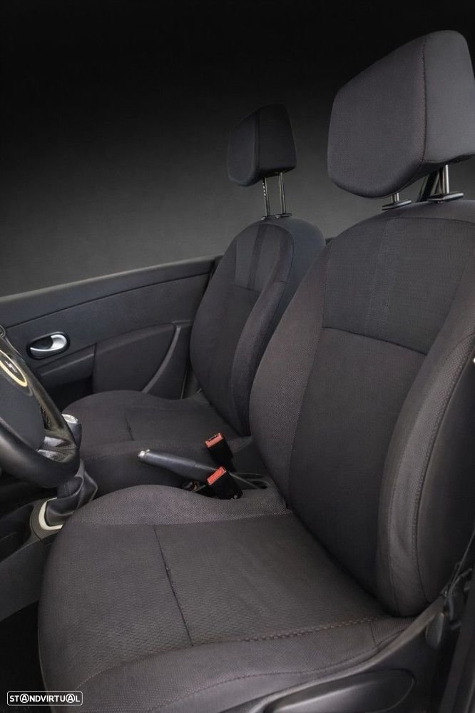 Renault Clio 1.2 16V Confort - 12