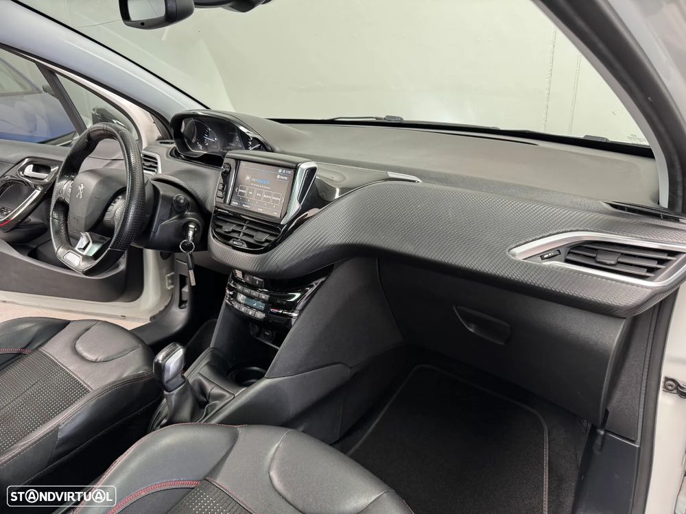 Peugeot 208 - 18