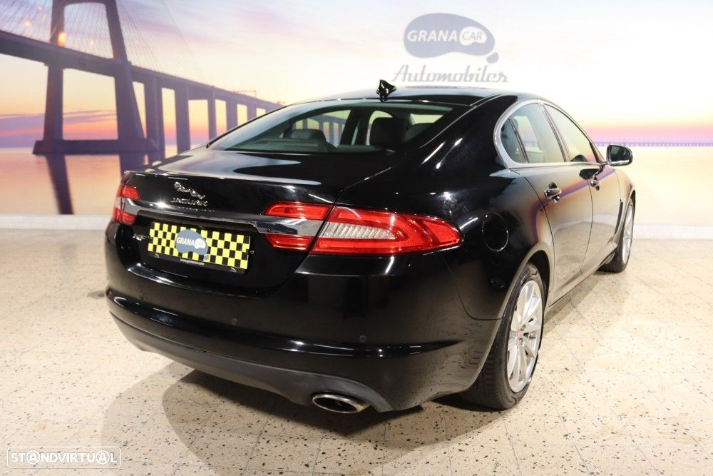 Jaguar XF 2.2 D Premium Luxury - 4