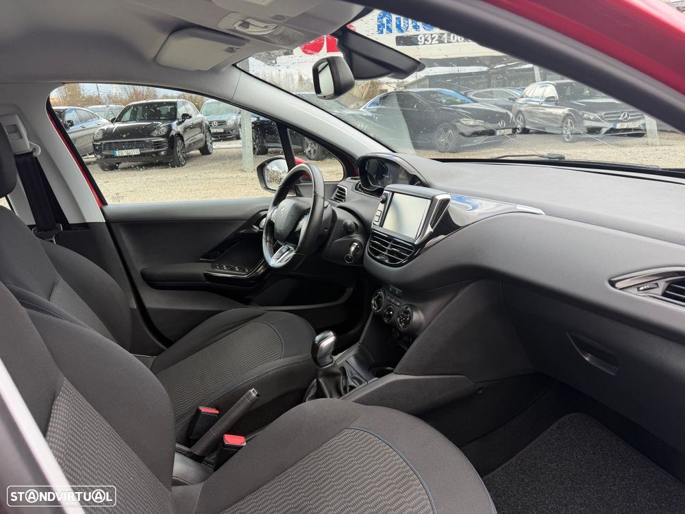 Peugeot 208 1.2 PureTech Signature - 11