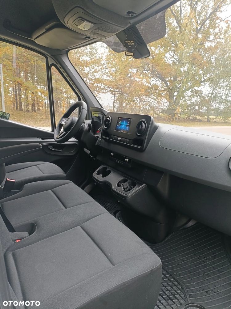 Mercedes-Benz Sprinter - 14