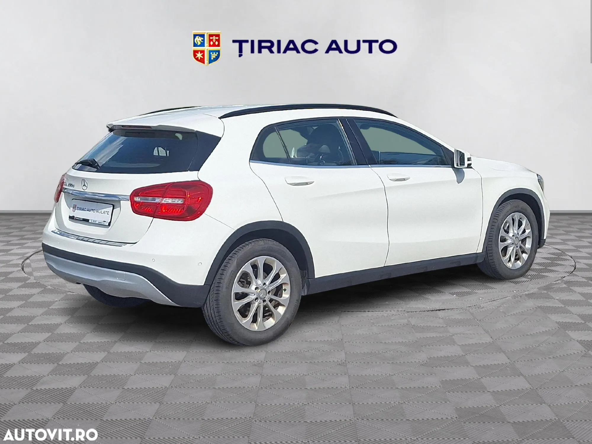 Mercedes-Benz GLA - 6