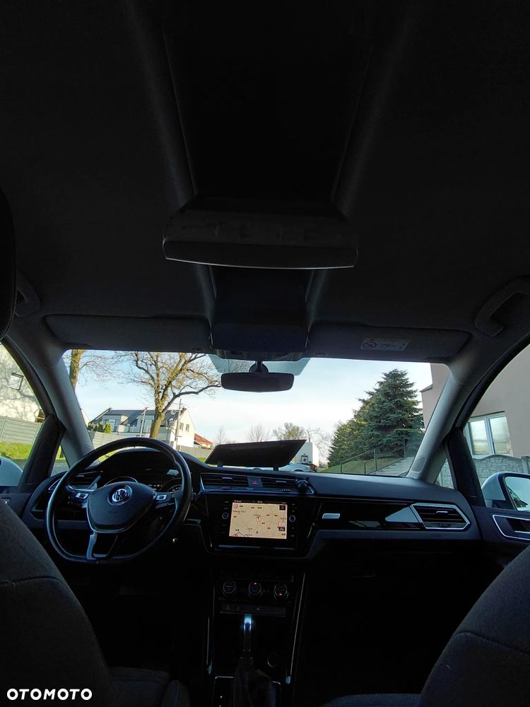 Volkswagen Touran - 24