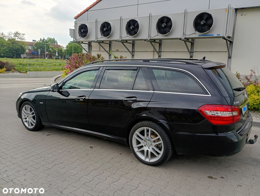 Mercedes-Benz Klasa E 220 CDI DPF BlueEFFICIENCY Automatik - 4