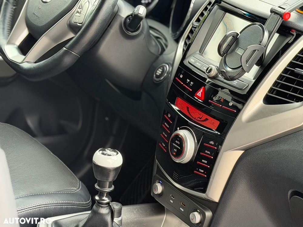 SsangYong Tivoli e-XDi 160 2WD Start/Stop Crystal - 28