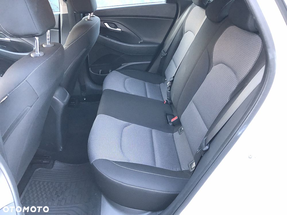 Hyundai i30 1.6 CRDi BlueDrive Comfort DCT - 10