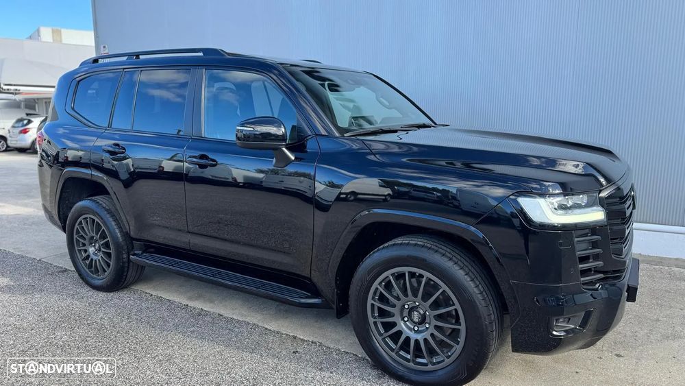 Toyota Land Cruiser LC 300 70th Anniversary - 12