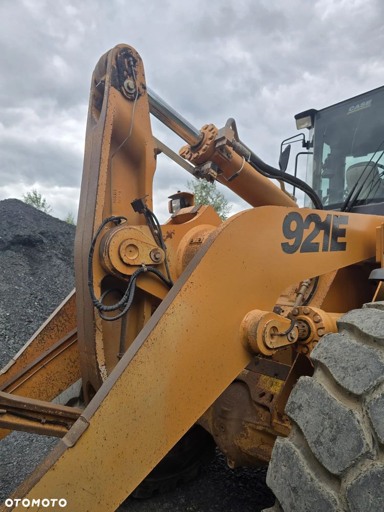 Case 921E - 6