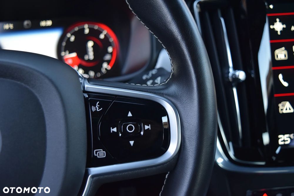 Volvo V90 D4 Geartronic R Design - 22