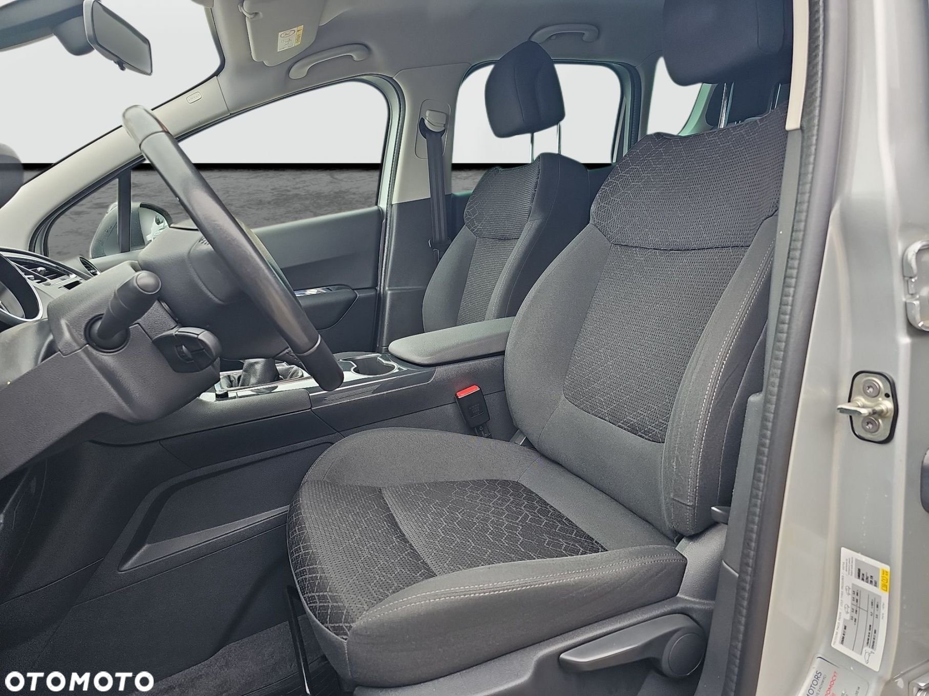 Peugeot 3008 1.6 HDi Active - 16