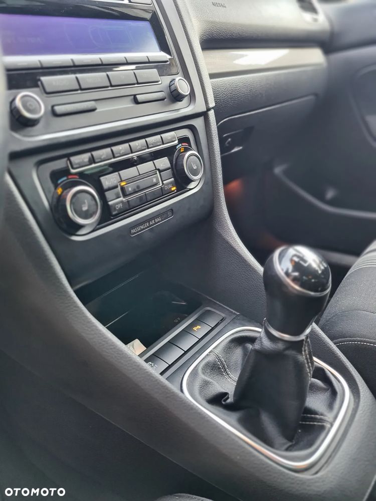 Volkswagen Golf 2.0 TDI DPF BlueMotion Technology MATCH - 29