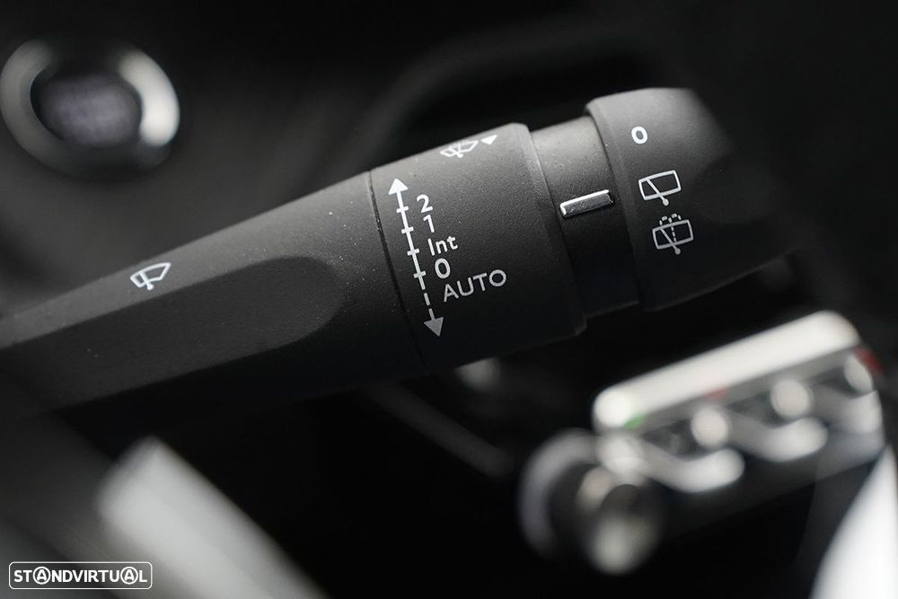 Peugeot e-2008 50 kWh GT - 17