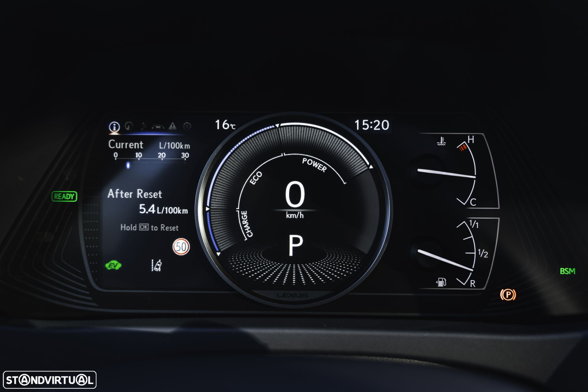 Lexus ux-250h - 33