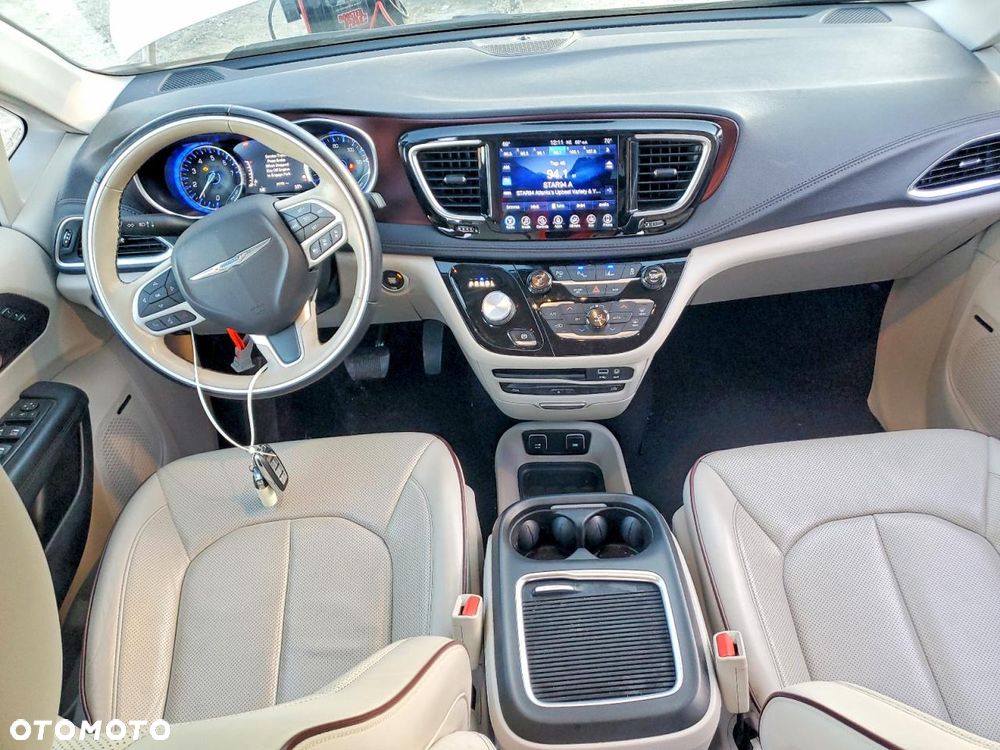 Chrysler Pacifica - 8