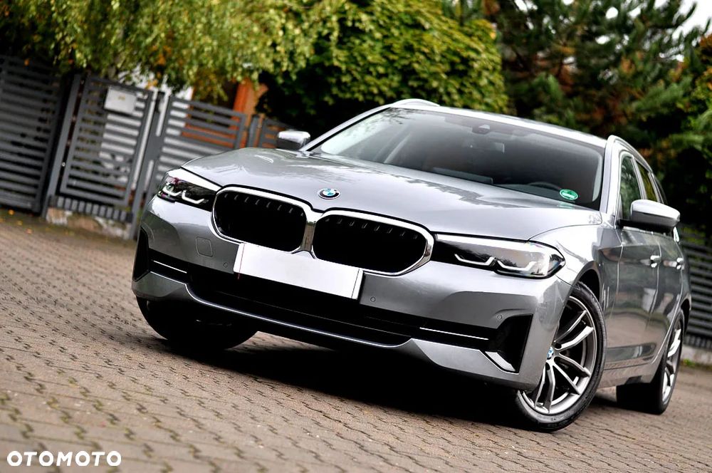 BMW Seria 5 520i Touring - 10
