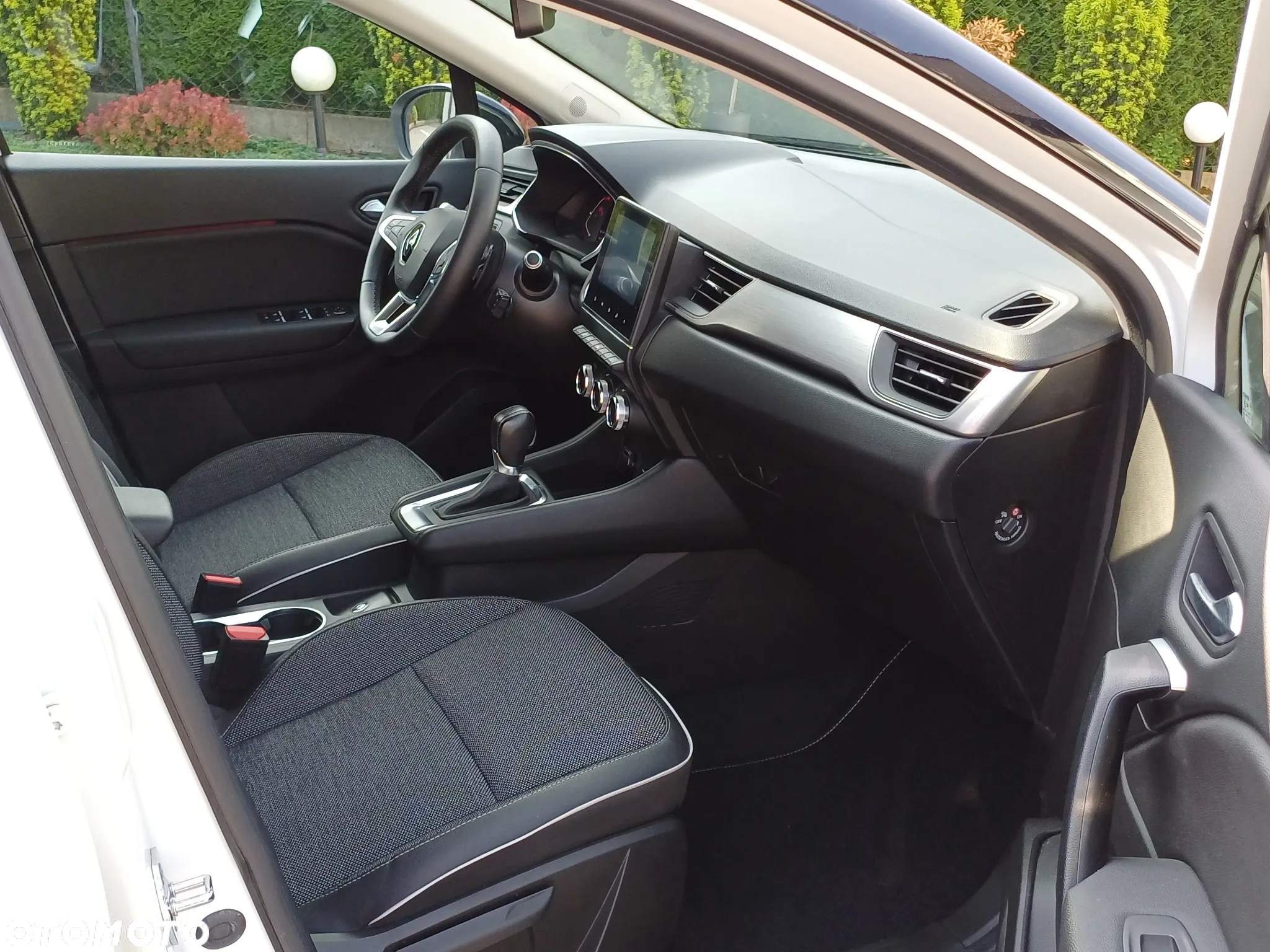 Renault Captur 1.3 TCe mHEV Intens EDC - 8