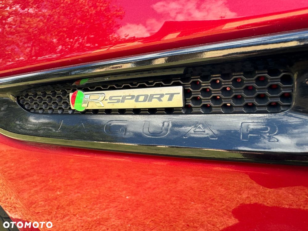Jaguar XE 2.0 T R-Sport - 11