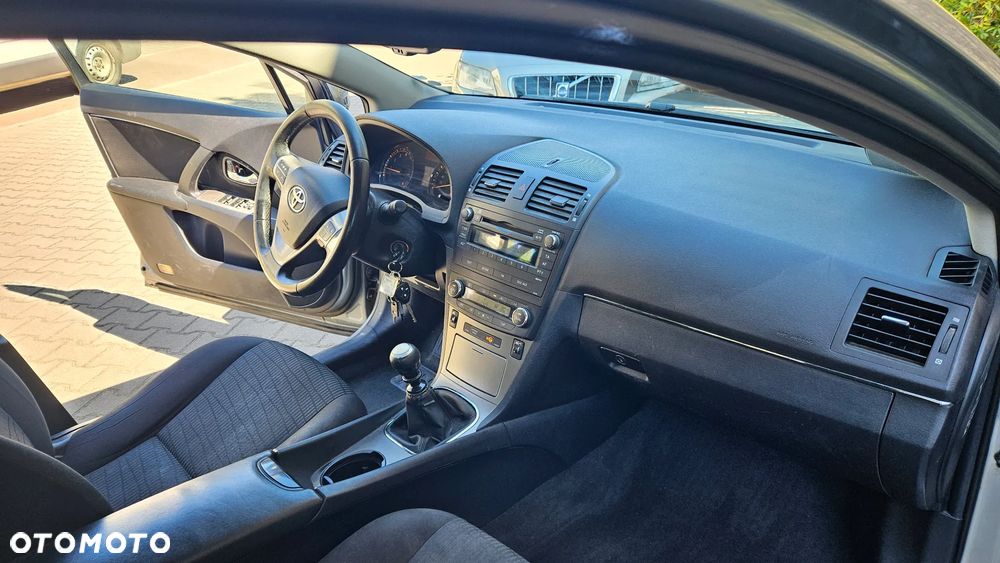 Toyota Avensis 1.8 Executive - 7