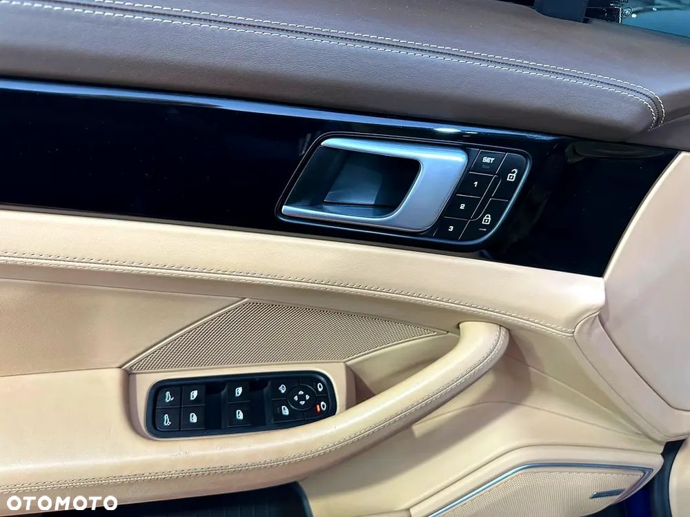 Porsche Panamera 4S - 15