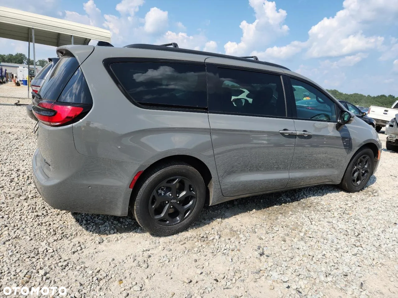 Chrysler Pacifica - 4