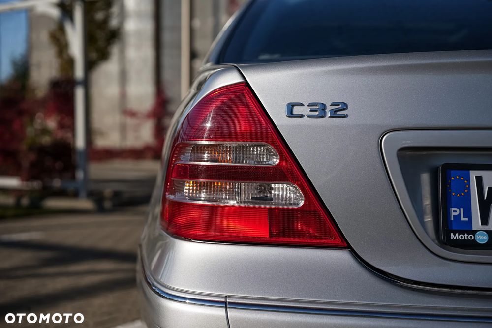 Mercedes-Benz Klasa C 32 AMG - 40