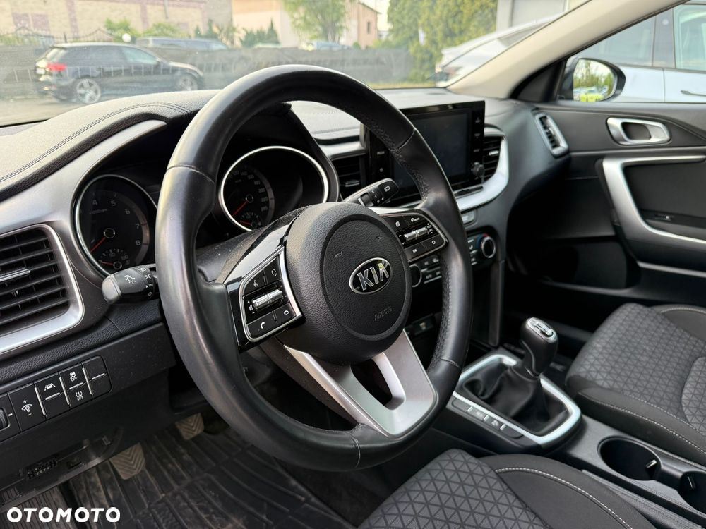 Kia XCeed - 10