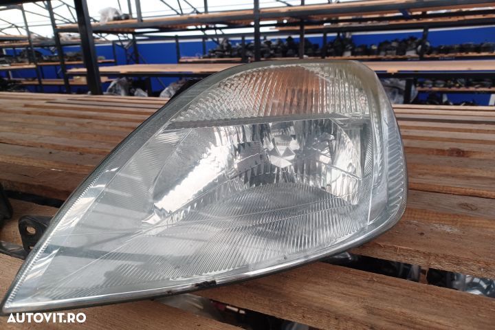 Far stanga Ford Focus 1 [1998 - 2004] wagon 5-usi 1.6 MT (101 hp) - 2
