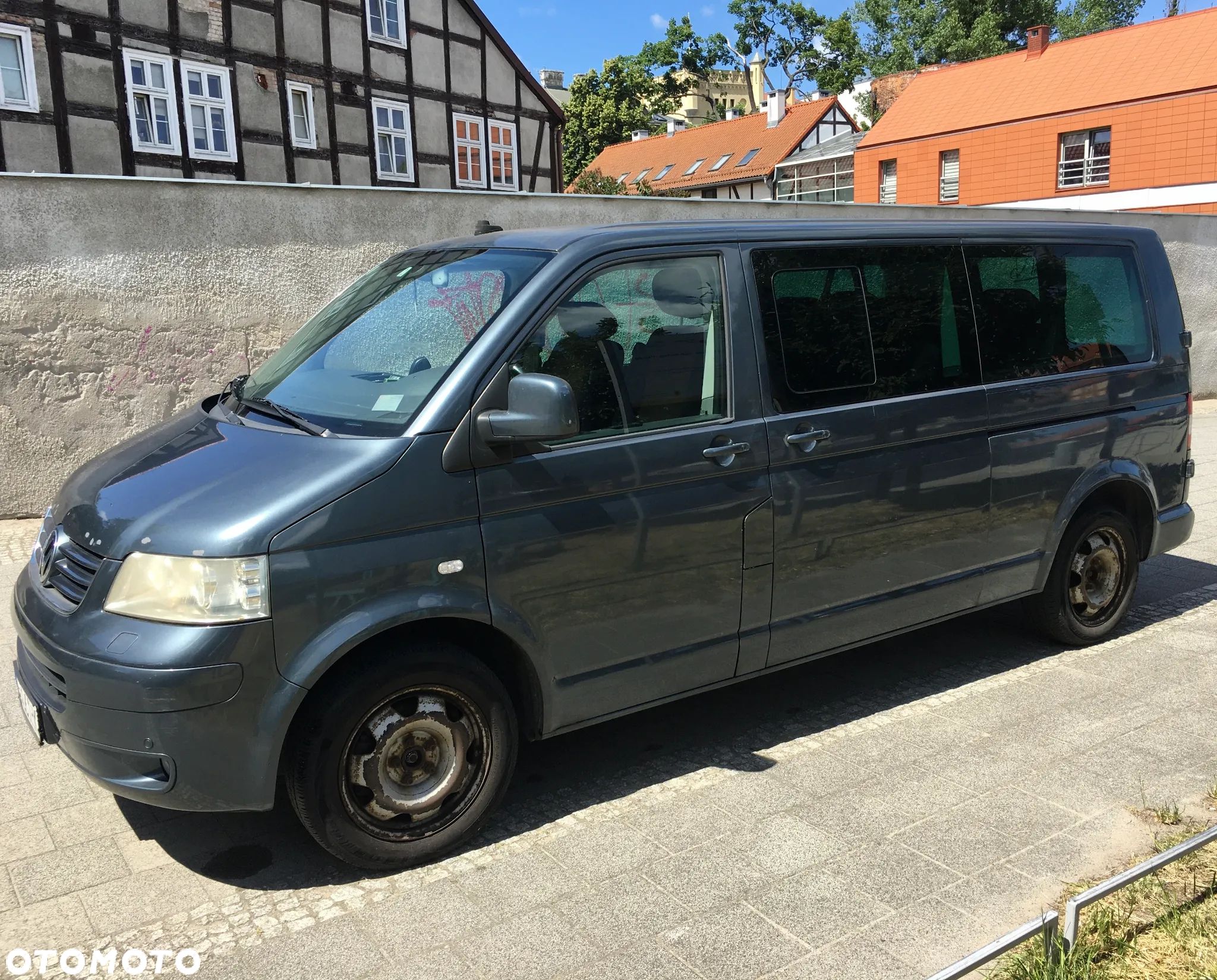 Volkswagen Caravelle - 1