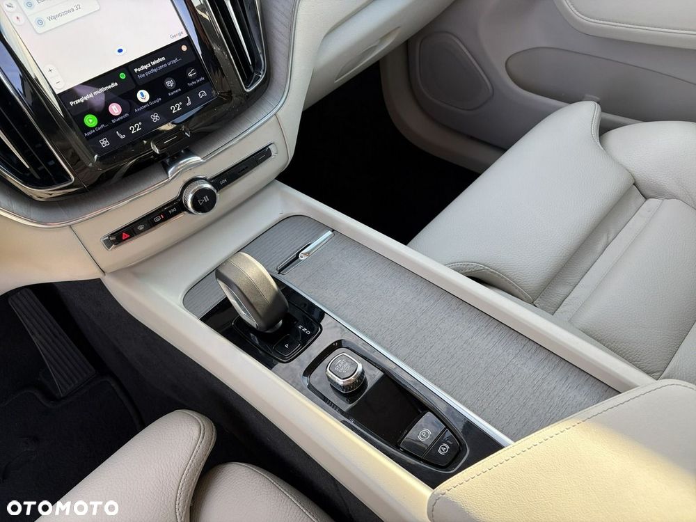 Volvo XC 60 B5 B AWD Plus Bright - 25