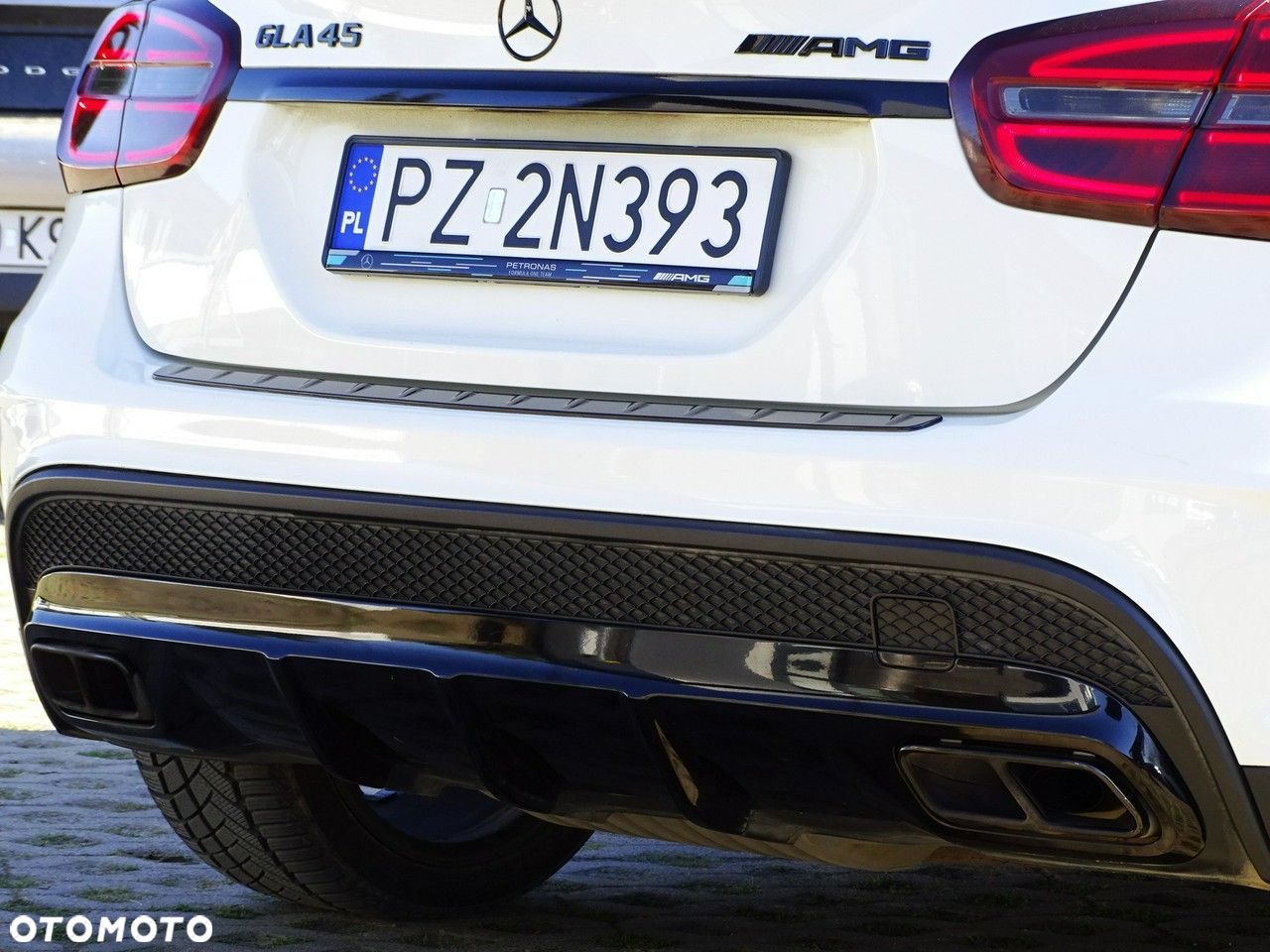 Mercedes-Benz GLA - 17