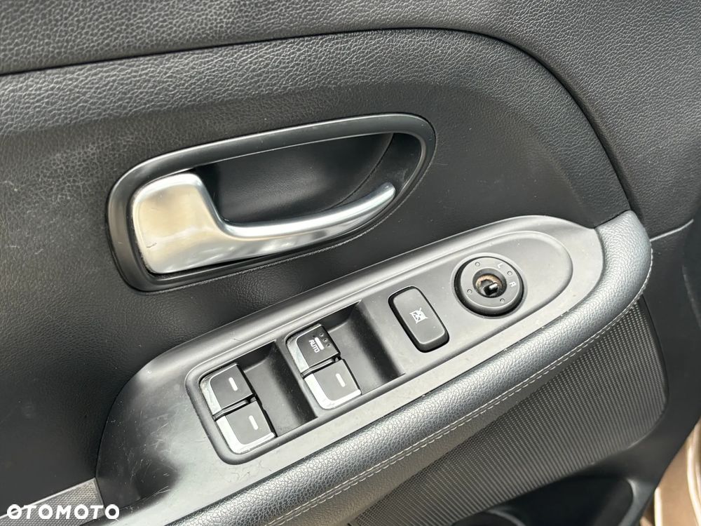 Kia Carens 1.6 GDI Attract - 19