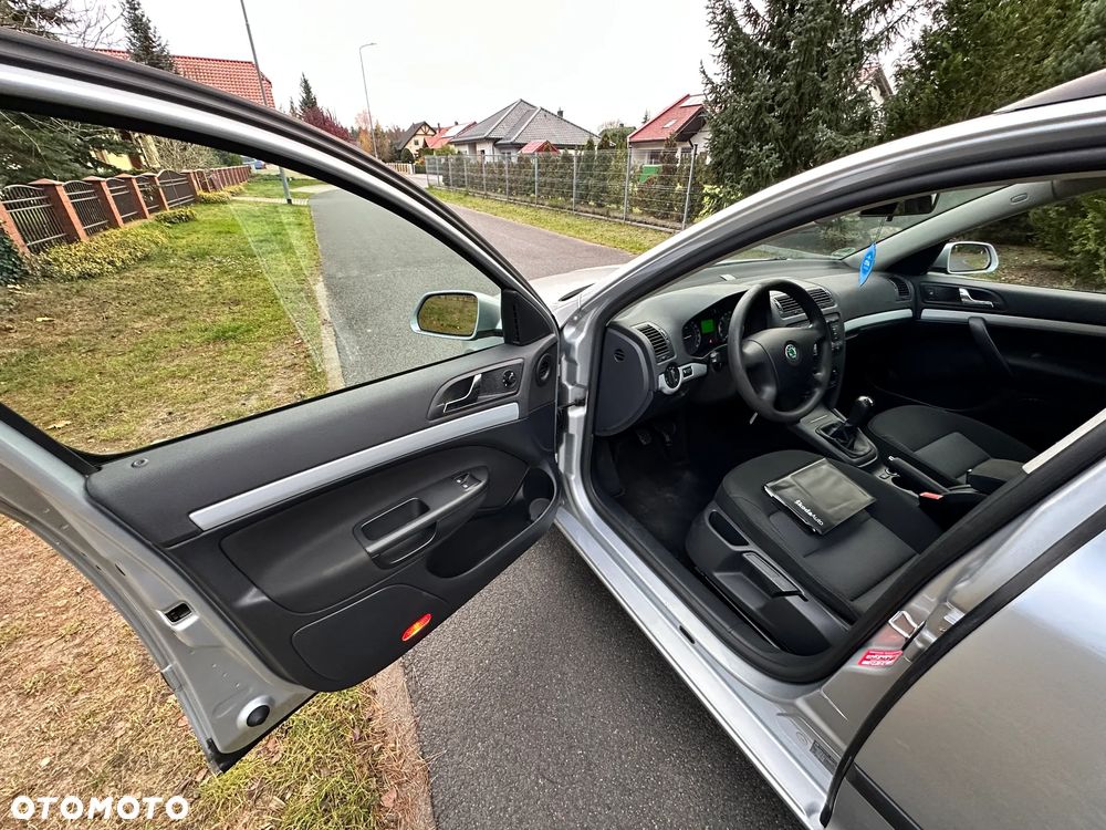 Skoda Octavia 1.6 Ambiente - 18