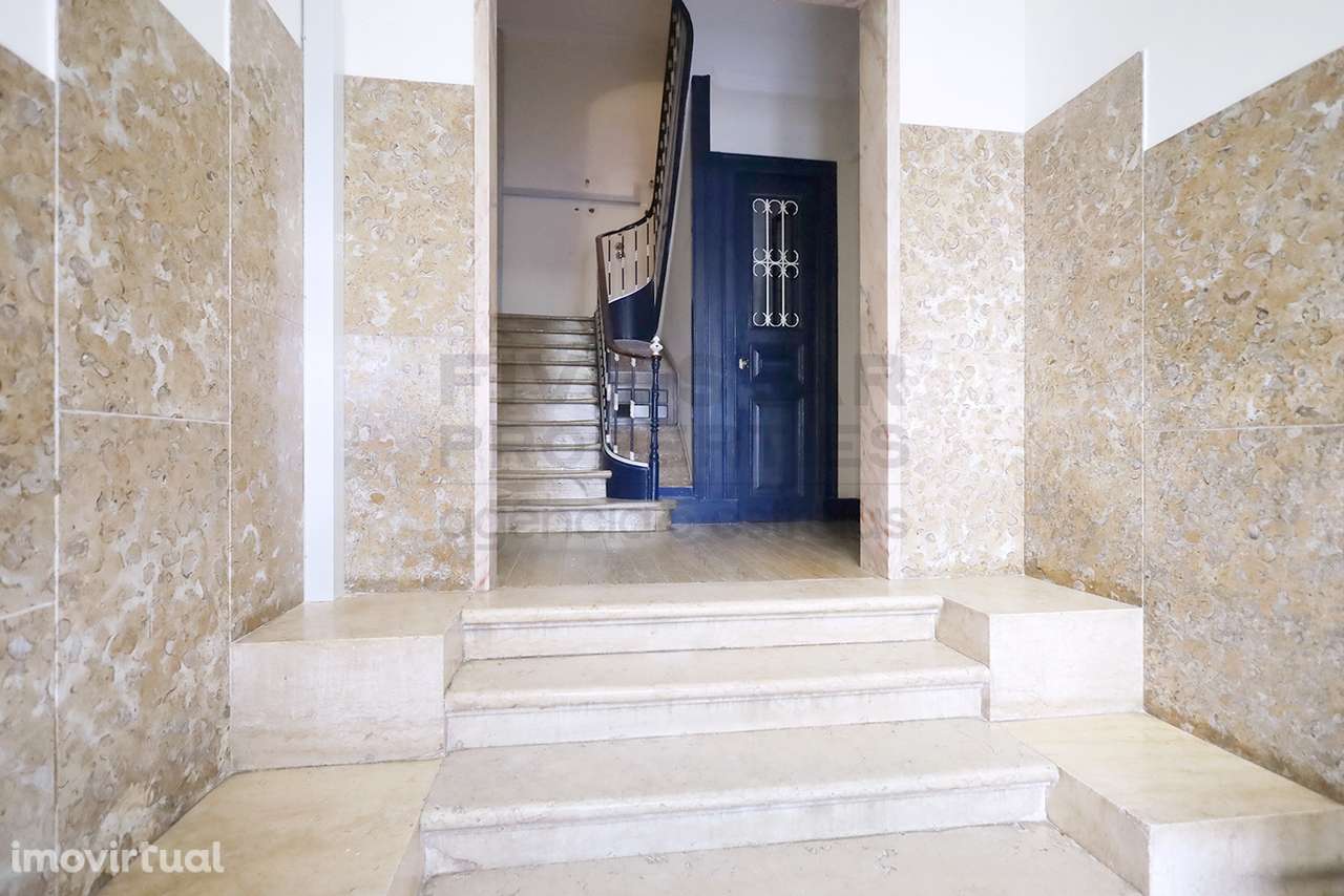 T4 Renovado - Charme Clássico - Varandas - Avenidas Novas - Grande imagem: 3/39