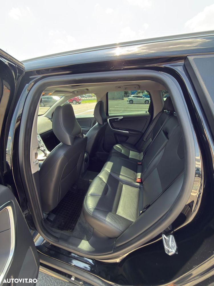 VOLVO XC60 2017 — imagine 10