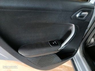Peugeot 2008 1.2 PureTech Style - 32