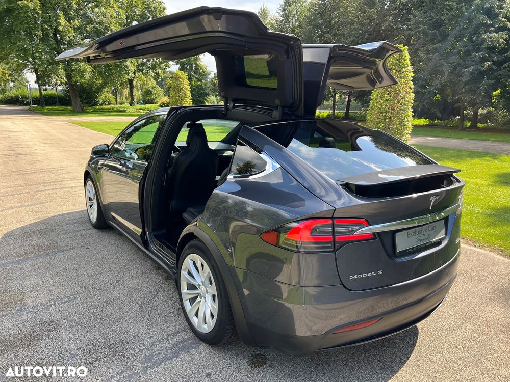 Tesla Model X - 9