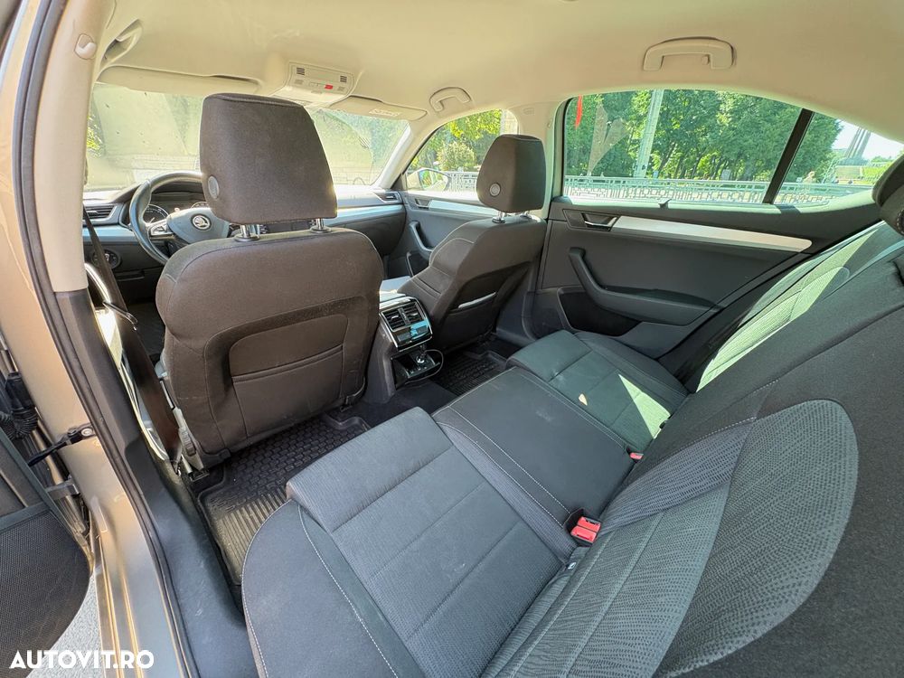 Skoda Superb 2.0 TDI Ambition - 6