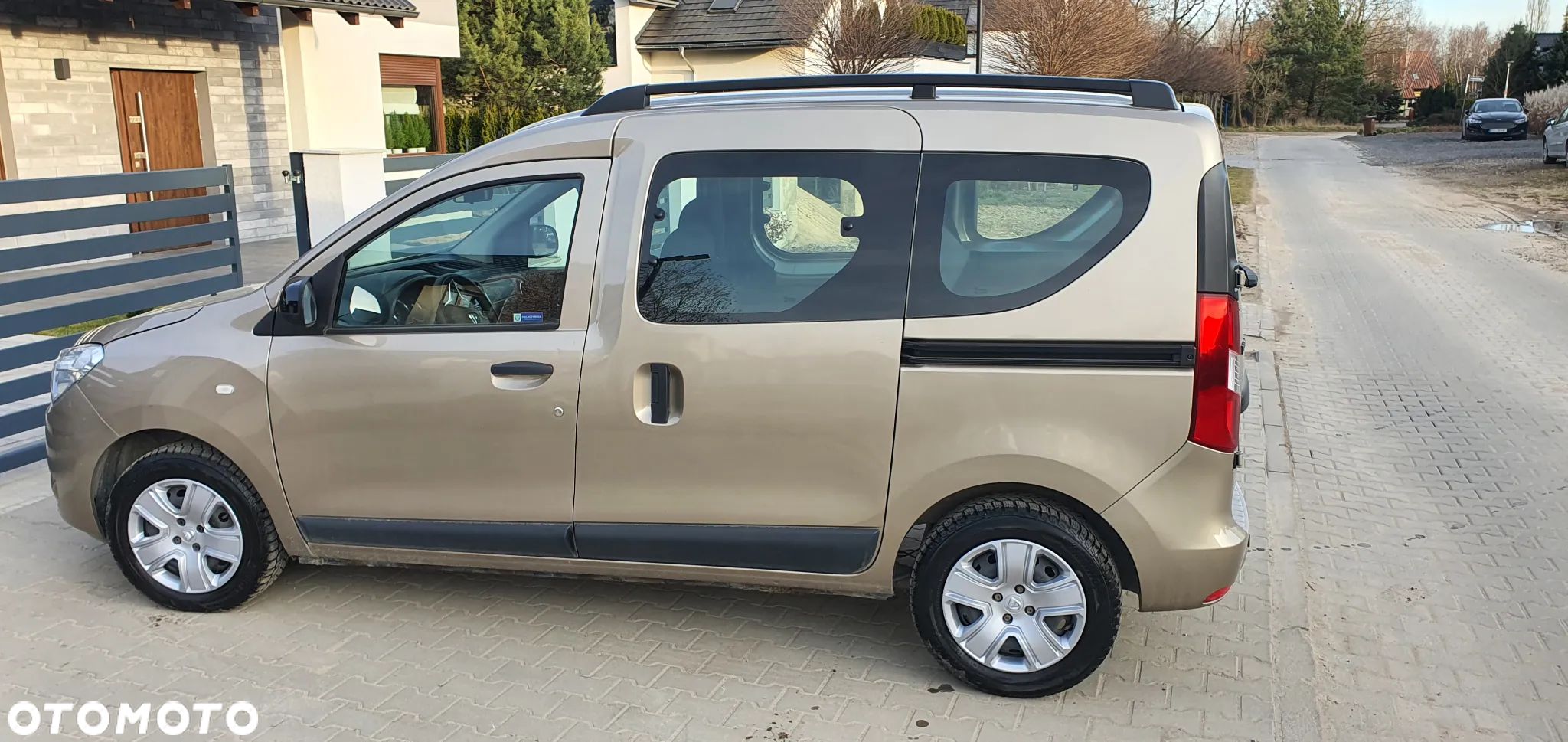 Dacia Dokker 1.5 Blue dCi Laureate - 1