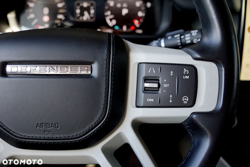 Land Rover Defender 3.0 P400 mHEV First Edition - 33