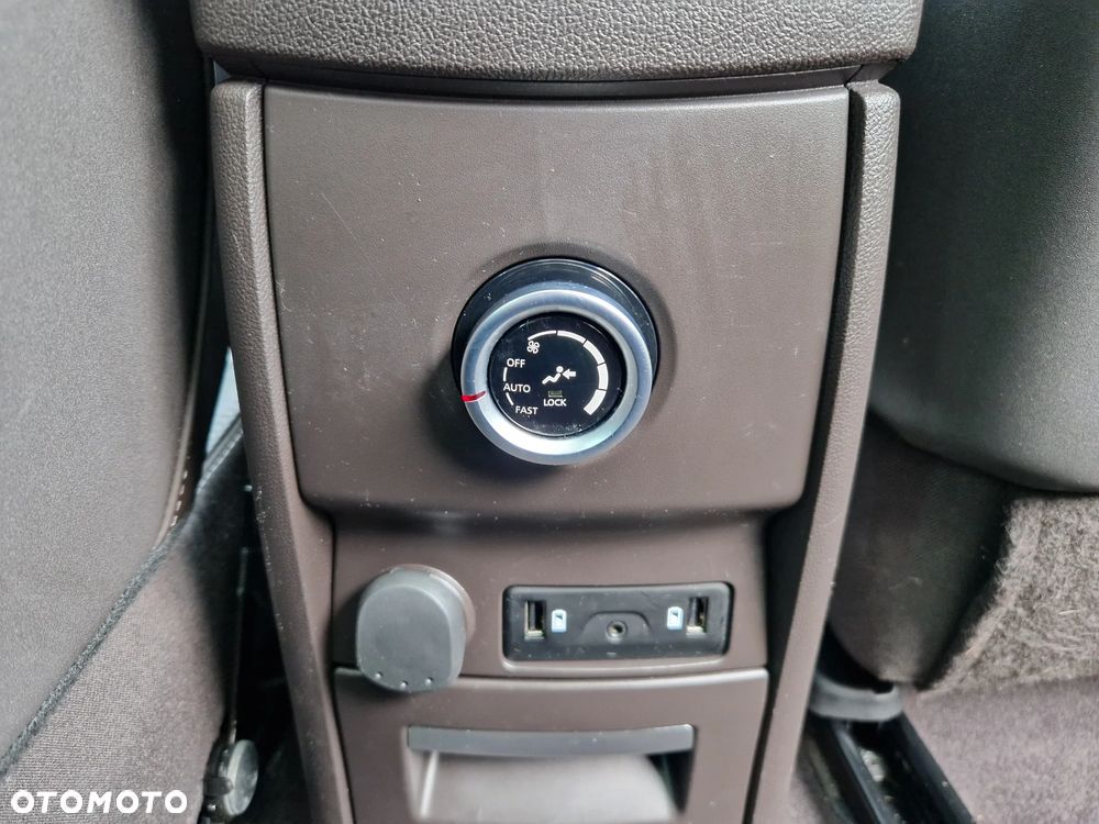 Renault Espace 1.6 dCi Energy Initiale Paris EDC 7os - 27