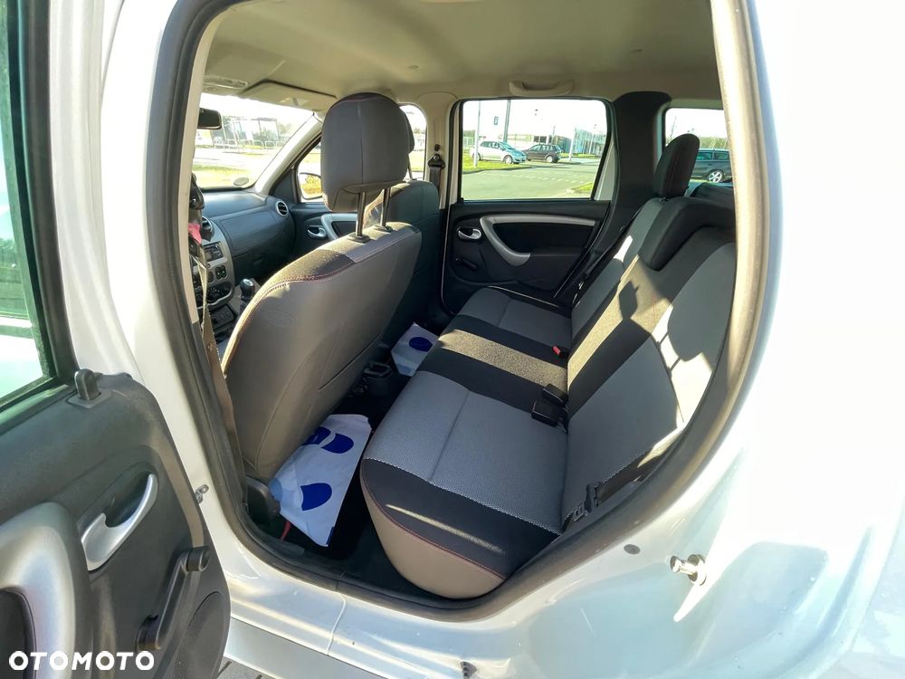 Dacia Duster 1.6 16V 4x4 Laureate - 11