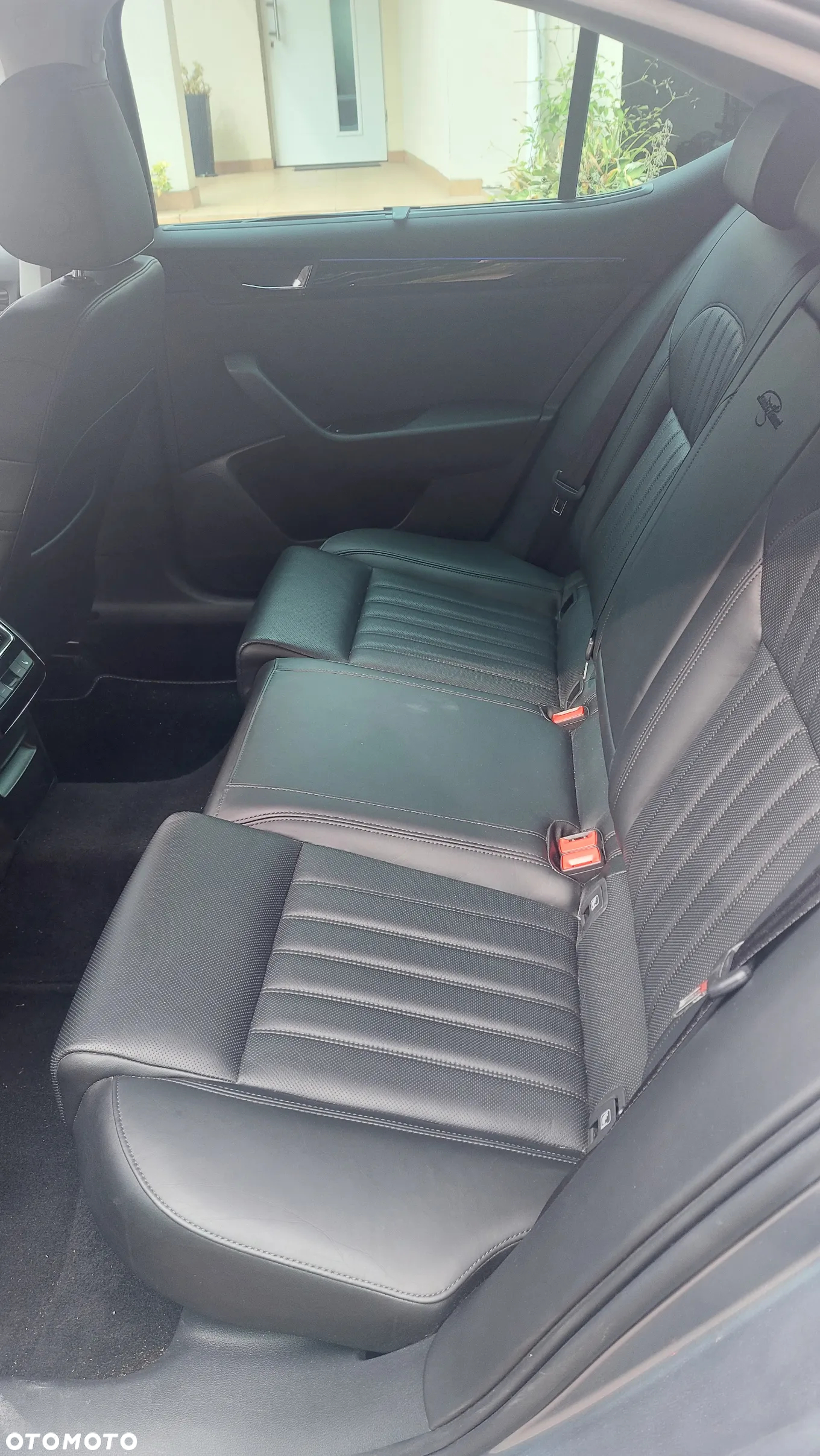 Skoda Superb 2.0 TDI SCR L&K DSG - 9